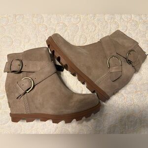Sorel Women's Khaki Joan of Arctic Wedge II Buckle Boots
